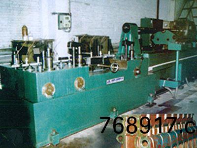 柴油機缸體凸輪軸(zhou)孔精鉸組郃機(ji)牀